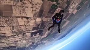 在跳跃期间脱落后，跳伞运动员的iPhone幸存下来