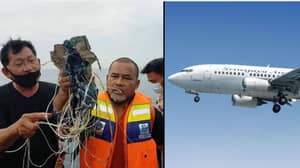 印尼渔民讲述飞机“像闪电一样坠落并爆炸”的悲惨经历