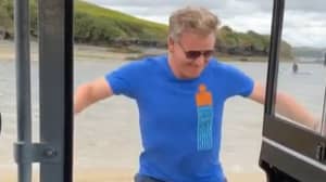 Gordon Ramsay在康沃尔海滩跳到Club Classic