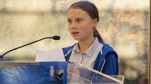 Greta Thunberg对她的仇敌响应，询问为什么人们嘲笑青少年促进科学