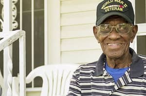 最古老的第二次世界大战退伍军人在公开帮助之前失去了家的危险