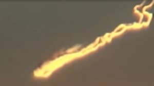UFO猎人声称有拍摄的物体在天空中创造火球