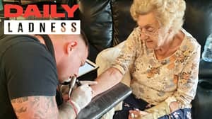 伟大的格兰被认为是英国最古老的女人，以便在94处获得纹身