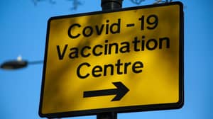 超过一半的英国有他们的第一个Covid-19疫苗接种