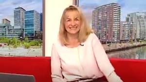 BBC的Louise Minchin冲击观众在香肠三明治酱中选择酱