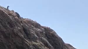 英国游客在伊比沙跳下悬崖后受重伤