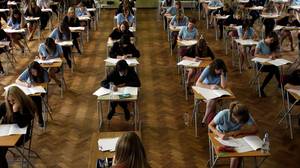 政府考试监管机构公布A-Level和GCSE学生如何获得成绩