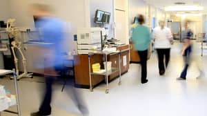 超过300名NHS护士在七年内夺走了自己的生命