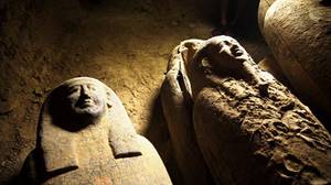 考古学家在埃及埋葬地点发现27个新墓葬