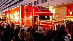 Coca-Cola巴士在伦敦发现，因为圣诞节的倒计时早期开始