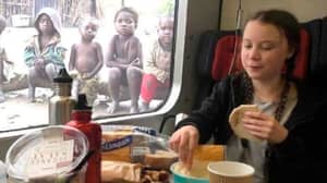 格雷塔·敦伯格（Greta Thunberg）的假照片在贫穷的孩子面前吃午餐火花愤怒