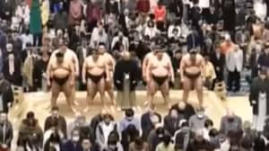 日本女性命令离开Sumo Ring，同时挽救男人的生命