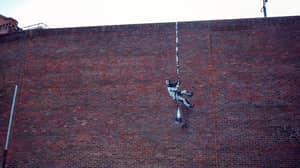 Banksy确认新的阅读监狱艺术品是他与鲍勃罗斯风格的视频