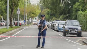 新西兰总理证实了40人在清真寺恐怖袭击中丧生