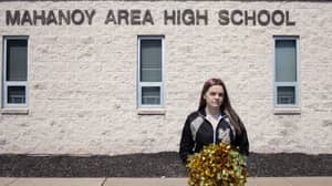 18岁女孩因“阅后即焚学校”在最高法院发生争执