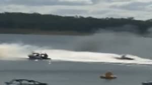 Aussie Bloke用“在YouTube上学到的摩托艇”扑灭船只火