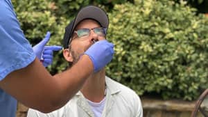 Blake活泼拍摄Ryan Reynolds Getting Coronavirus测试