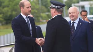 威廉王子访问曼彻斯特以结识英雄紧急服务