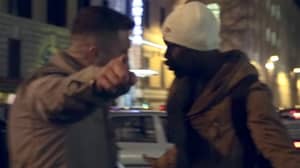 前EDL领导人汤米·罗宾逊拍摄了一段猛击“移民”脸部的视频