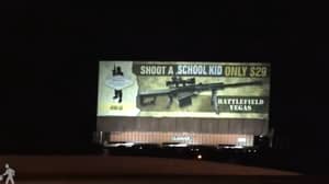 激进分子在美国使令人震惊的“射门孩子”广告牌