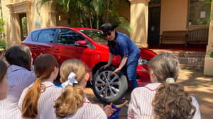 悉尼学校提供11年级的女孩必需汽车维护课程