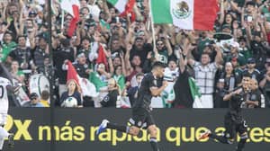 墨西哥扮演第一世界杯预选赛，以空体育场作为对同性恋颂歌的粉丝的惩罚