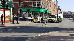 两个男孩，年龄12岁和15岁，在伦敦射击后赶到医院