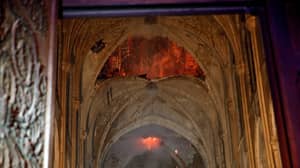 法国巴黎圣母院大火后，法国总统称“我们将重建”