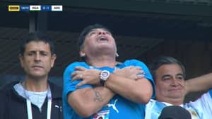 莱昂内尔·梅西（Lionel Messi）的进球之后，迭戈·马拉多纳（Diego Maradona）绝对疯狂