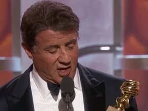 西尔维斯特·史泰龙（Sylvester Stallone）终于赢得了金球奖，并获得了他应得的站立鼓掌