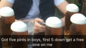盖伊通过'副本和粘贴'在snapchat上的pint来到酒吧的伙伴