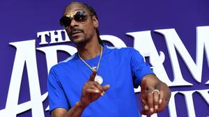 Snoop Dogg每年支付50,000美元的人滚动钝