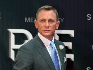 Daniel Craig提供了一股金钱，可以做两个更多的债券电影