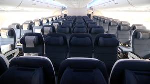 旅行专家说你应该总是在飞机上挑选“最糟糕”的座位