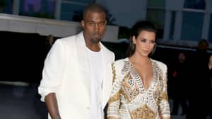 Kanye West Buyk Kim Kardashian奇怪的圣诞礼物价数十万