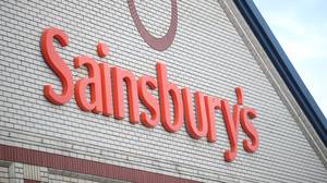 Sainsbury在欧洲旅行禁令后对一些英国粮食短缺的警告