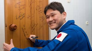 日本宇航员害怕他长得太多，无法回家