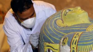 3,000岁的女人的木乃伊发现在埃及棺材完美保存