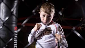 九岁的小学生据信是世界上最年轻的笼子战斗机
