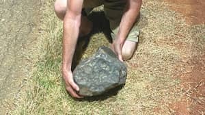 镇上的数百颗陨石岩价值高达20,000英镑