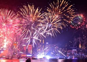 香港的新年前夜烟花展示绝对令人难以置信
