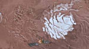 在火星上发现了巨大的液体水“湖”