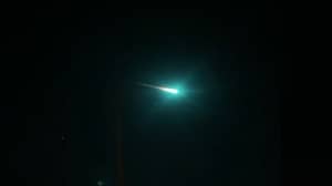 绿色的“火球”在天空中闪烁，在澳大利亚昏迷了旁观者