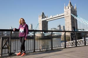 第一位参加马拉松比赛的女性今天在伦敦跑了起来，她今年71岁