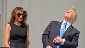 特朗普总统看着eclipse没有眼镜，互联网正在笑