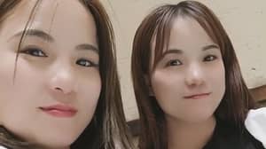 一名女性在社交媒体上发现自己长得很像，结果发现自己是双胞胎