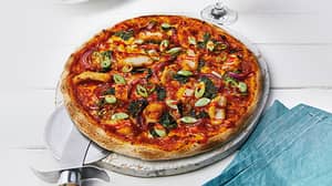 贝拉·意大利（Bella Italia）推出了katsu pizza，这对于名叫Kat，Sue或Stu的任何人都是免费的