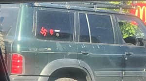 司机自豪地在维多利亚州的汽车上展示纳粹贴纸