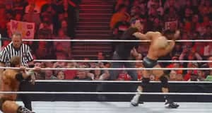 返回休·杰克曼在WWE中投掷疯狂的钩子