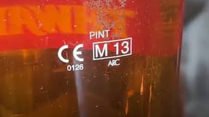 酒吧经理揭示了一品脱玻璃杯上的数字意味着什么